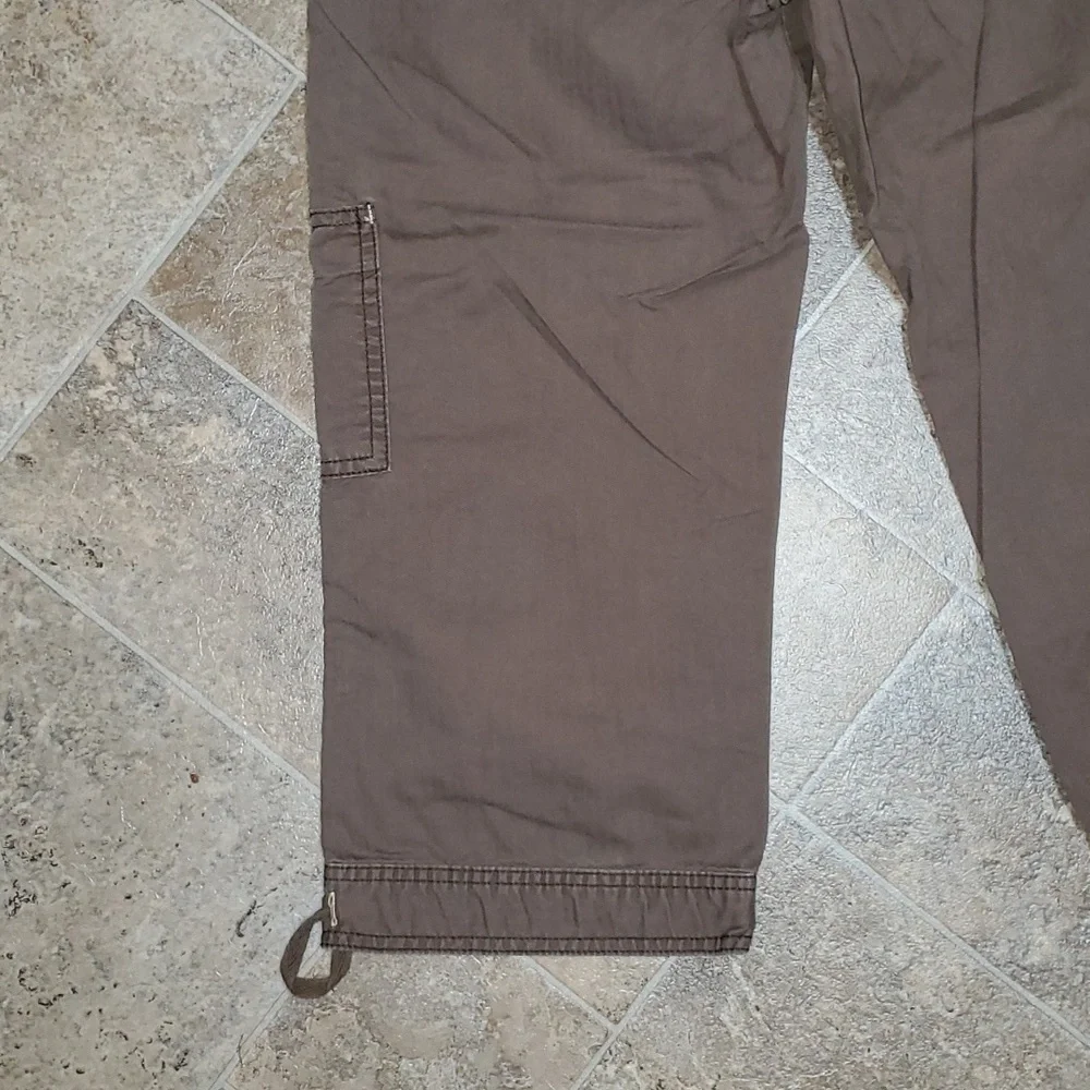 Levi's Khaki Cargo Cropped Pants